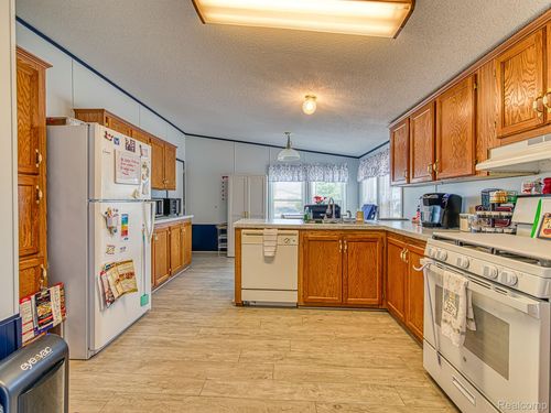 945 Tanners Lndg, Raisinville Twp, MI, 48161-4590 | Card Image