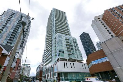 1813 - 33 Helendale Ave, Condo with 1 bedrooms, 1 bathrooms and null parking in Toronto ON | Image 1