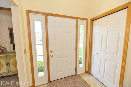 2410 Renfrew Way, Lansing, MI, 48911-6398 | Card Image