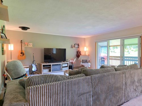 8 Hawthorne Cir, South Burlington, VT, 05403-8236 | Card Image