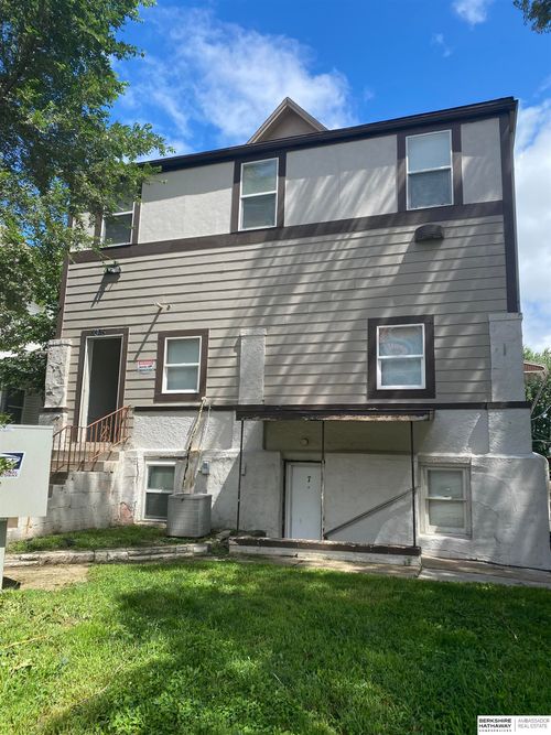 1305 S 32nd St, Omaha, NE, 68105-2086 | Card Image