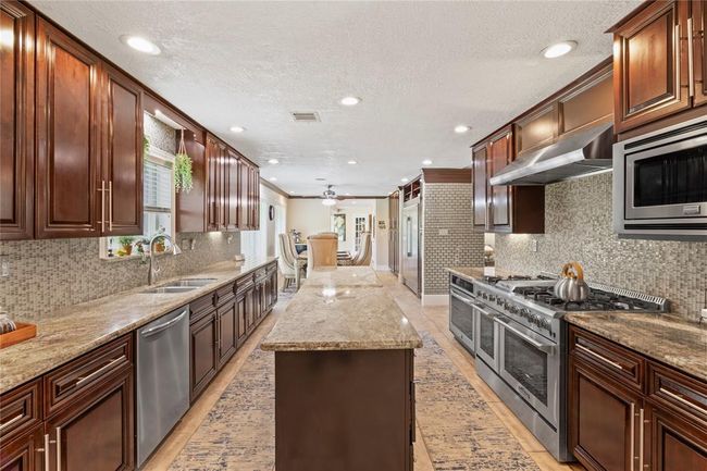 8220 Wateka Cir, House other with 4 bedrooms, 3 bathrooms and null parking in Houston TX | Image 8