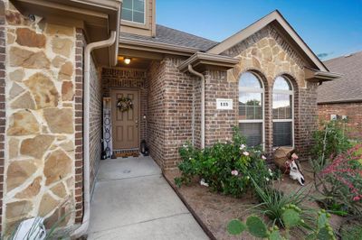 Beautiful curb appeal | Image 2