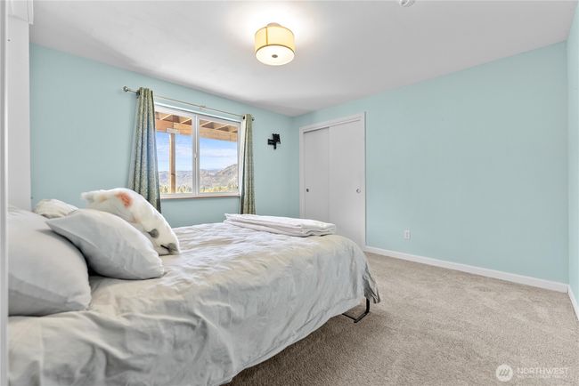 Downstairs bedroom | Image 25