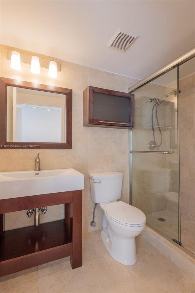 APT-101 - 50 Ocean Lane Dr, Condo with 3 bedrooms, 2 bathrooms and null parking in Key Biscayne FL | Image 28