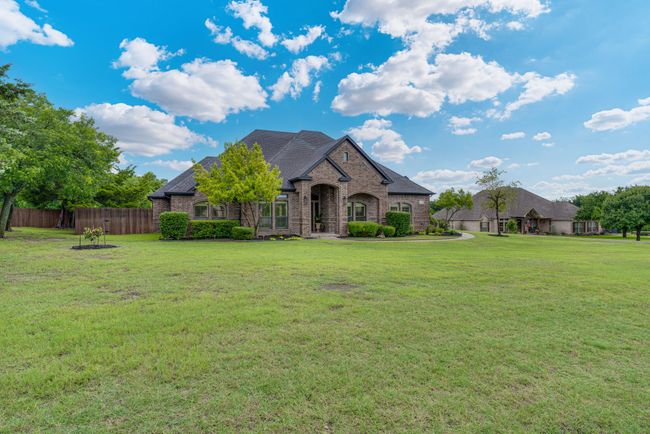 Beautifully landscaped | Image 39