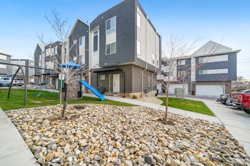 70 E Weekes Way, Clearfield, UT, 84015-2794 | Card Image