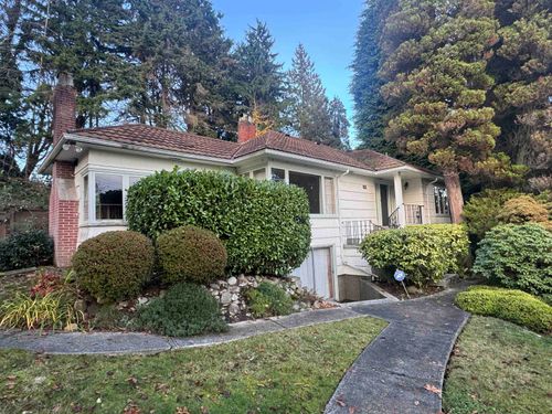 753 Keith Rd, West Vancouver, BC, V7T1M2 | Card Image