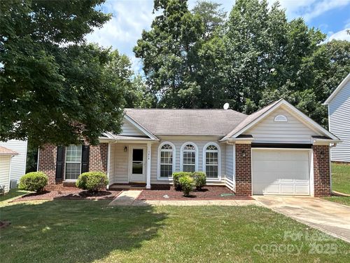 7513 Grabill Dr, Charlotte, NC, 28269-0177 | Card Image
