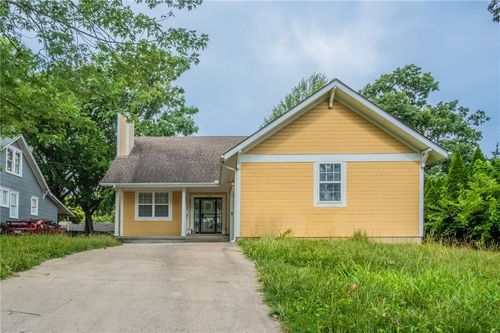 5162 Walmer St, Mission, KS, 66202-1608 | Card Image