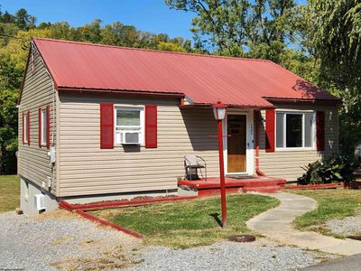 132 Oakland Avenue, House other with 3 bedrooms, 1 bathrooms and 3 parking in Clarksburg WV | Image 1