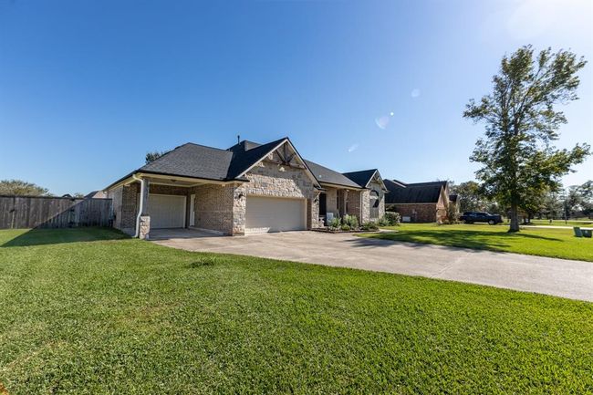 The single garage has a Porte-Cochere and entry door for easy access inside | Image 39