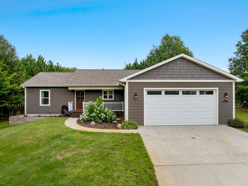 3250 Tamara Cir, Grawn, MI, 49637-8502 | Card Image