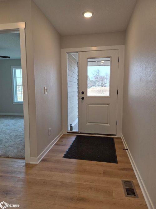 504 17th Ave E, Oskaloosa, IA, 52577-1205 | Card Image