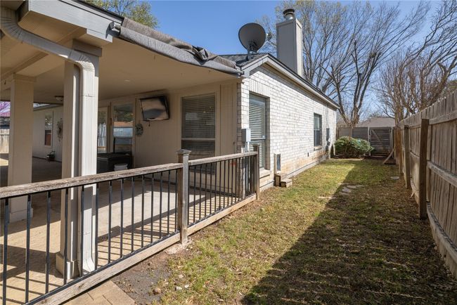 Side yard with a dog run. | Image 18
