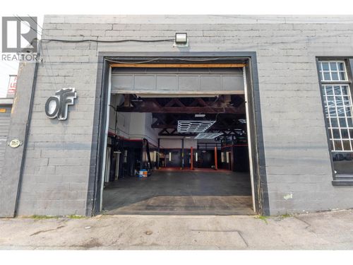 131 Eleventh St, New Westminster, BC, V3M4C7 | Card Image