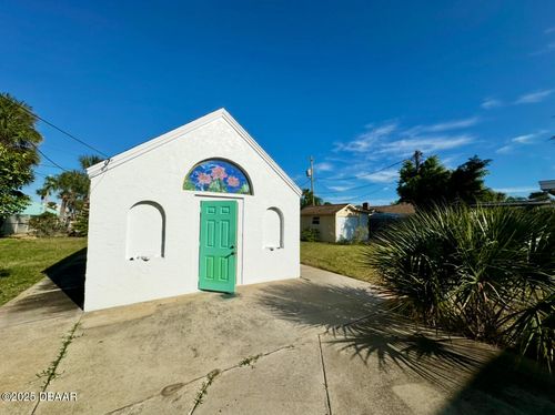 cottage-1104 Jacaranda Ave, Daytona Beach, FL, 32118-3616 | Card Image
