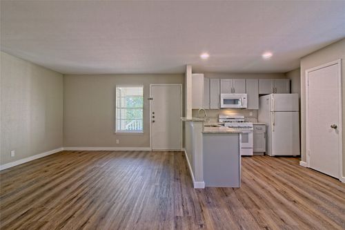 c-401 Hedgewood Dr, Georgetown, TX, 78628-2484 | Card Image