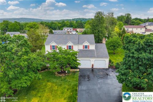 7049 Carriage Dr, Coopersburg, PA, 18036-1350 | Card Image
