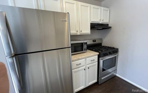 27595 Harrison Woods Ln, Harrison Twp, MI, 48045-3543 | Card Image