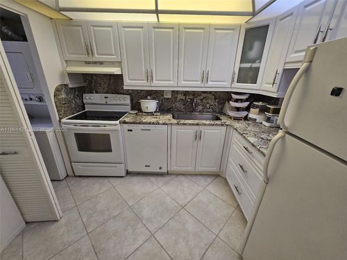 apt-103-8020 Colony Cir, Tamarac, FL, 33321-8335 | Card Image