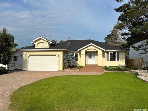 718 Donald Street, Hudson Bay, SK, S0E0Y0 | Card Image