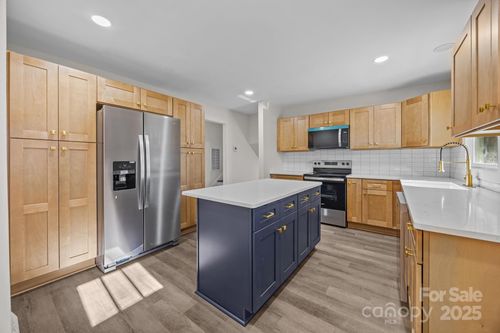 5324 Cheval Pl, Charlotte, NC, 28205-4938 | Card Image