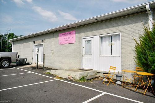 105 Llewellyn St, Dobson, NC, 27017-8993 | Card Image
