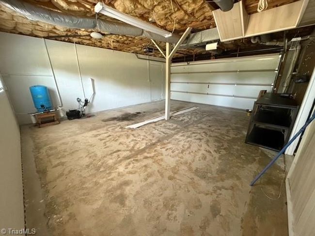 Garage Interior | Image 28