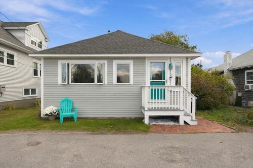 94 Packard Ave, Hull, MA, 02045-2227 | Card Image