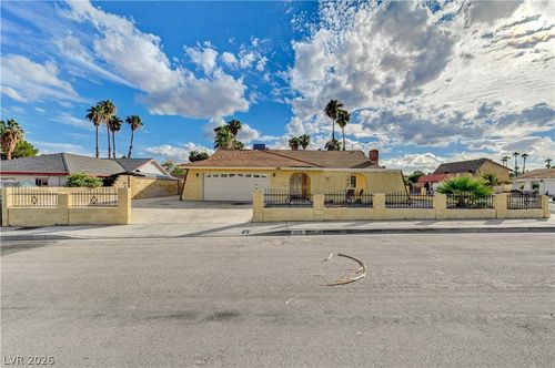 4445 Palencia Ave, Las Vegas, NV, 89121-6423 | Card Image