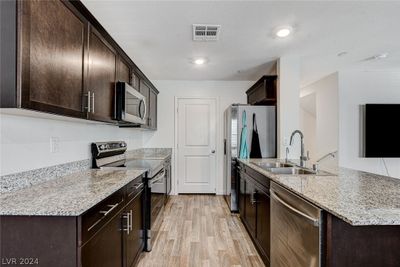 6952 Midnight Bronze Street, Townhouse with 3 bedrooms, 3 bathrooms and null parking in North Las Vegas NV | Image 3