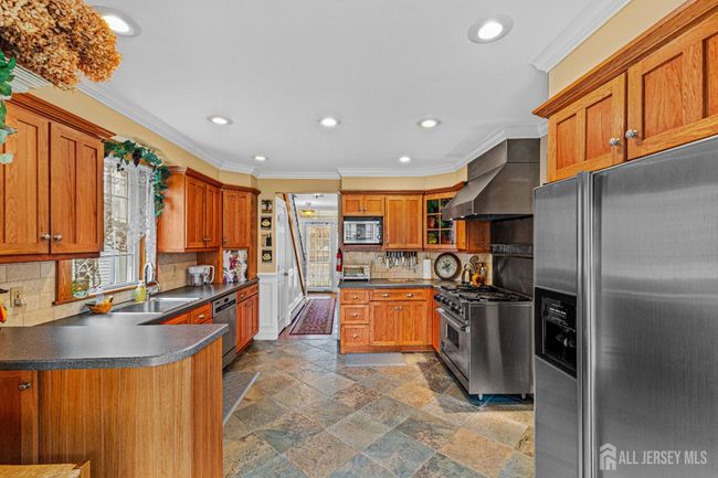 356 Front St, House other with 3 bedrooms, 2 bathrooms and null parking in Dunellen NJ | Image 14