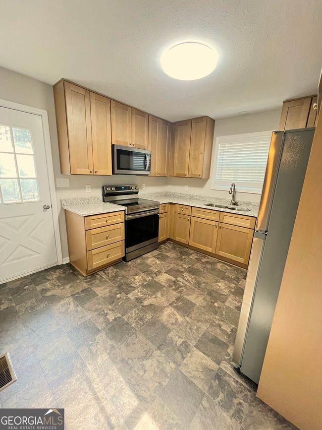 35 River Valley Dr, House other with 4 bedrooms, 2 bathrooms and null parking in Carrollton GA | Image 6