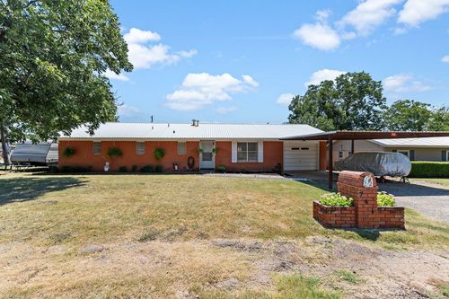 741 E 6th St, Baird, TX, 79504-4011 | Card Image