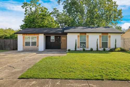 718 Tearose Dr, Garland, TX, 75040-6547 | Card Image