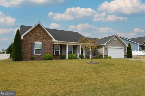 636 Aqueduct Ave, MARTINSBURG, WV, 25404-1630 | Card Image