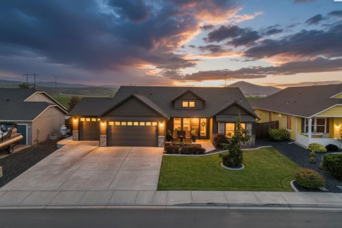 6151 Teak Ln, West Richland, WA, 99353-5217 | Card Image