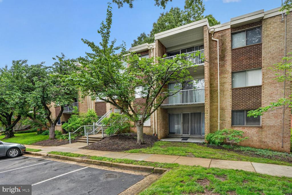 Residential in FALLS CHURCH