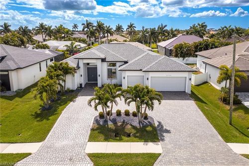 2720 Beach Pkwy W, Cape Coral, FL, 33914-6113 | Card Image