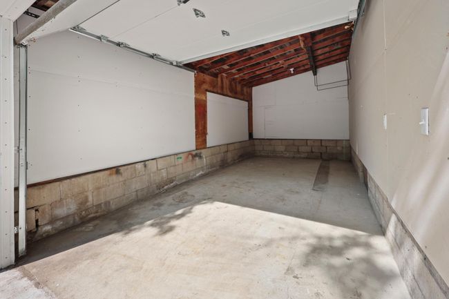 Front Garage | Image 32