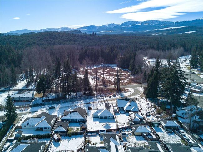 2876 Carlisle Lane, House other with 3 bedrooms, 2 bathrooms and 4 parking in Cumberland BC | Image 47