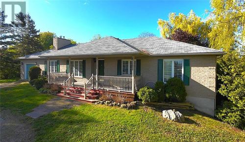77 Robinson St, Little Current, ON, P0P1K0 | Card Image