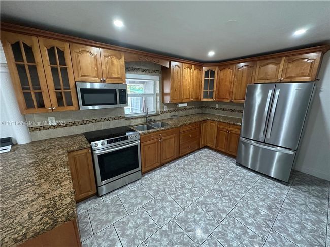 15640 - 15640 Sw 102 Nd Pl, House other with 3 bedrooms, 2 bathrooms and null parking in Miami FL | Image 7