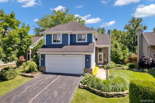 5612 Northcrest Crossing, Independence Charter Township, MI, 48346 | Card Image