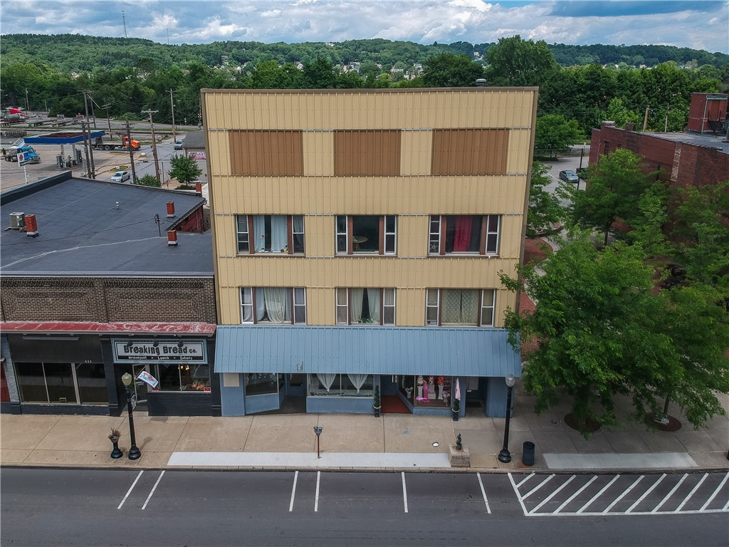 528 Lawrence Ave, Ellwood City, PA 16117