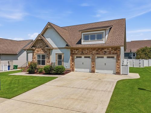 8498 Deer Run Cir, Ooltewah, TN, 37363-1427 | Card Image