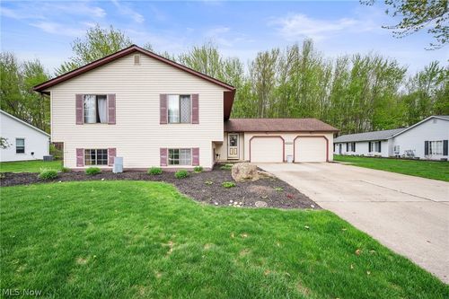 8330 Quail Point Ln, Mentor, OH, 44060-2280 | Card Image