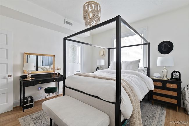 Bedroom looking at bathroom | Image 19