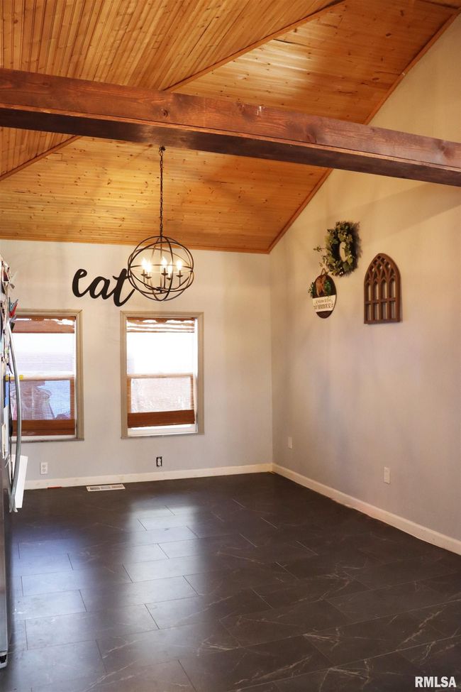 558 E Prospect St, House other with 3 bedrooms, 3 bathrooms and null parking in Farmington IL | Image 8